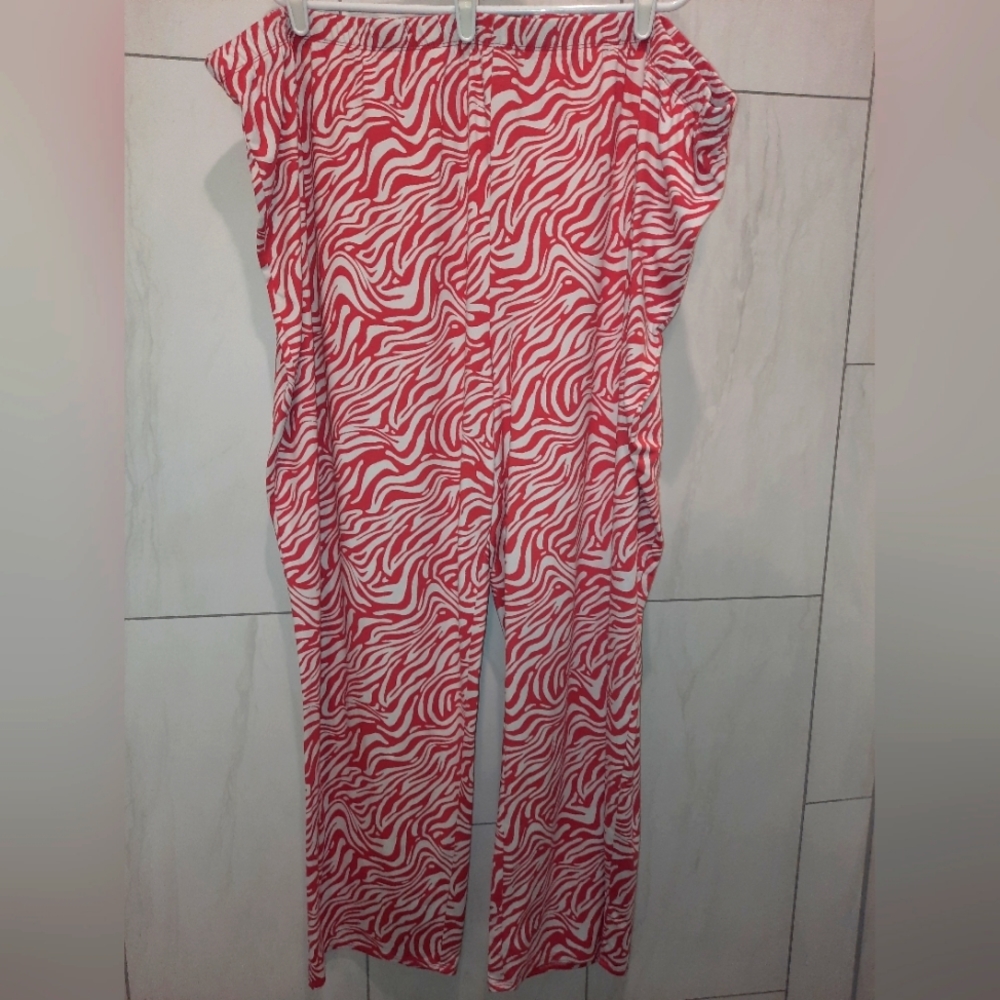 Red & white print, women's pull on pants size 4x excellent used condition